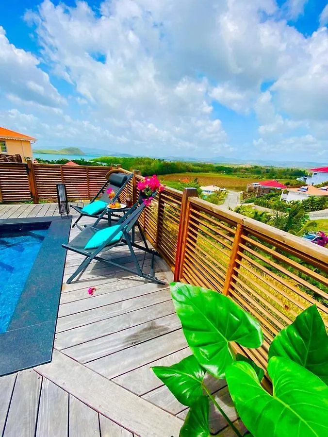 Villa Passion Cannelle de standing avec sa piscine vue mer Les Trois-Ilets