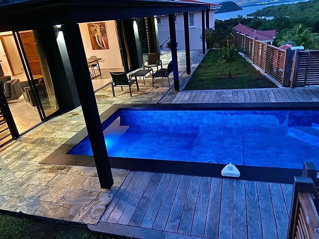 Villa Passion Cannelle de standing avec sa piscine vue mer Les Trois-Ilets